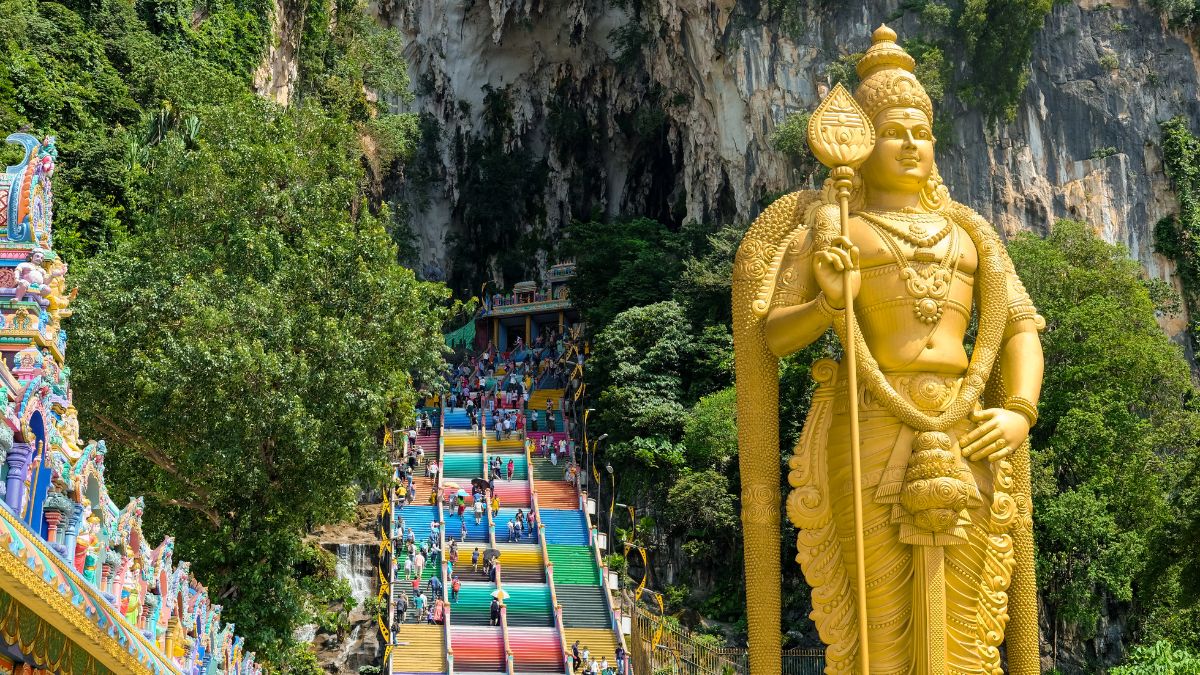 Murugan statue in Batu Caves Murugan statue in Batu Caves