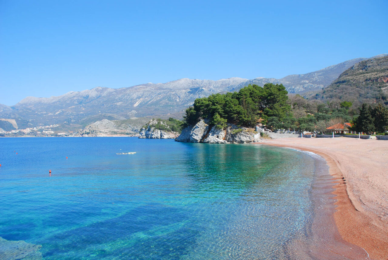 queens-beach-sveti-stefan-1280x857-1 Pink sands at Queen's Beach Sveti Stefan