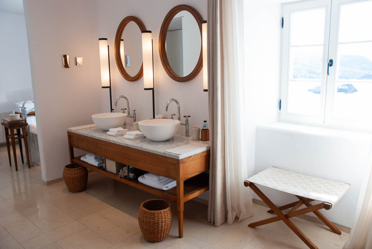 sveti-stefan-suite-bathroom-1280x857-1 Sveti Stefan Suite bathroom